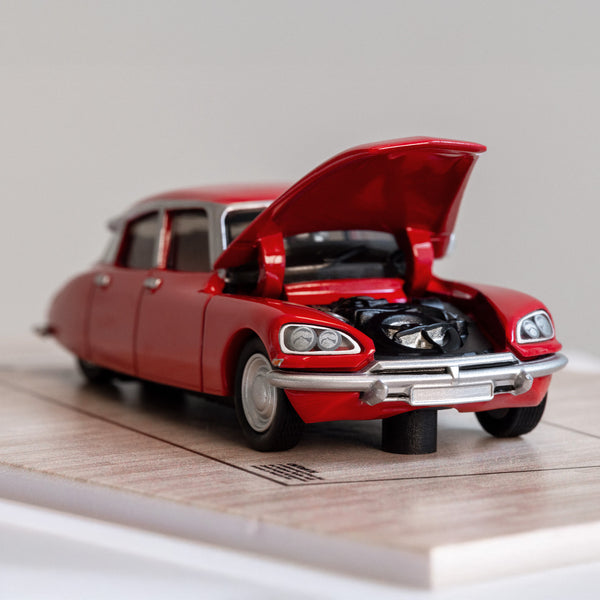 Hot Wheels x MoMA Citroën DS 23 Sedan | Mattel Creations UK